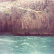Saltos Americanos - Foto desde el agua de la zona escalable ya que no hay rocas, la roca ms oscura que hay abajo sirve para salir del agua.