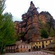 Monasterio de la Hoz - A la derecha de la carretera, en el punto donde las paredes son más altas, se encuentra el santuario de nuestra señora de la Hoz, una ermita levantada en el  siglo XIII. La leyenda cuenta que en 1129 un joven de Ventosa, buscando en la noche a una vaca perdida de su rebaño, encontró la imagen de la Virgen entre estas peñas, oculta para evitar que fuese profanada durante la invasión musulmana.