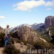 En la cima - Fernando apunta a les Roques de Benet desde la cima de la Gronsa sur