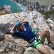 Adri tomando el sol - En la cima tras escalar la vía Polvos mágicos