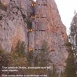 Rpeles del Risco del Morrn - Concebidos para el descenso rpido de la pared.
Muy importante seguir las instrucciones para 'EVITAR ACCIDENTES'

Una vez en la cima bajamos al colladito por las cuerdas fijas, veremos dos chapas que suben a fuera del risco; justo en este punto a mano izquierda veremos un camino entre los arbustos, que te llevan al primer rpel. A partir de aqu:

Descenso con cuerda de 70 o 80 m. OBLIGATORIOS los 4 rpeles, (aunque haya repisa, nunca os fiis de lo que pueda haber debajo).

Descenso con cuerdas dobles, mnimo 55 m. se puede bajar de la pared con 2 rpeles.