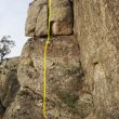 TRAS LA FRIA IV - Saliendo del Elfantito pegado al rio, llegaremos a una pared vertical . Detrs de ella esta la via clasica.
Juego de friends.
Cintas largas.
